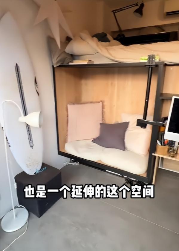 平米晚上睡衣柜顶客厅宽敞还有大阳台AG真人女子香港花近400万买15(图7)