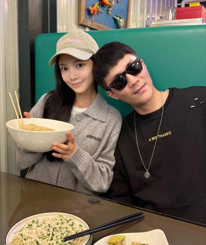 晒新房装修豪华有格调女儿房间粉嫩AG真人网页杜淳一家搬新家老婆(图6)