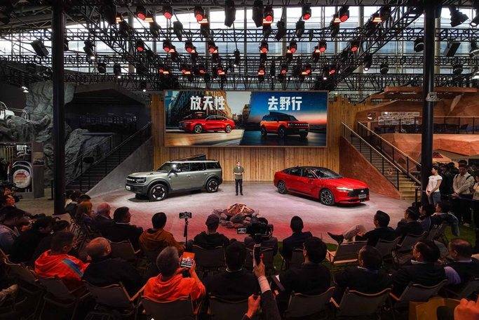 容登陆2025广州车展AG真人福特全明星阵(图7)